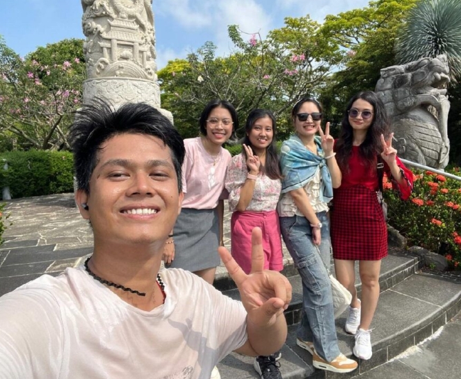 Amazing Race: Around the World at Gardens By the Bay - 5